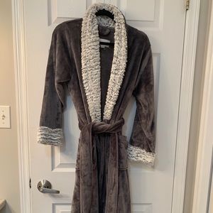 Plush bath robe